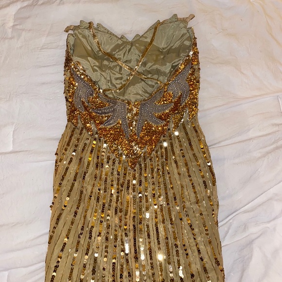 4 Dresses - Picture 2 of 12